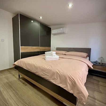 Appartamento Grande Rosa Vrulje  Esterno foto